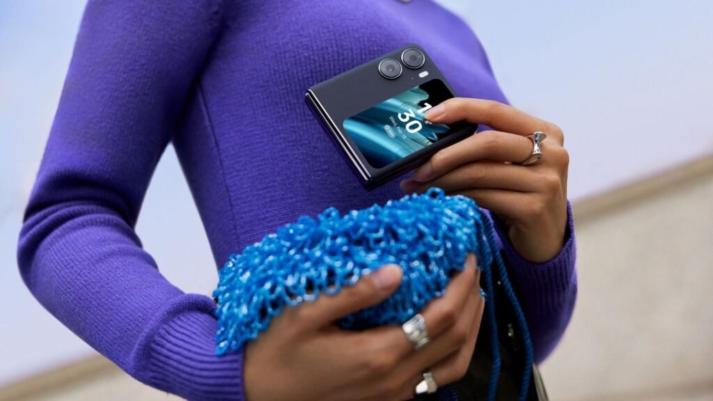 OPPO's Find N2 Flip Sets A New Benchmark For Flip Phone Cover Screens