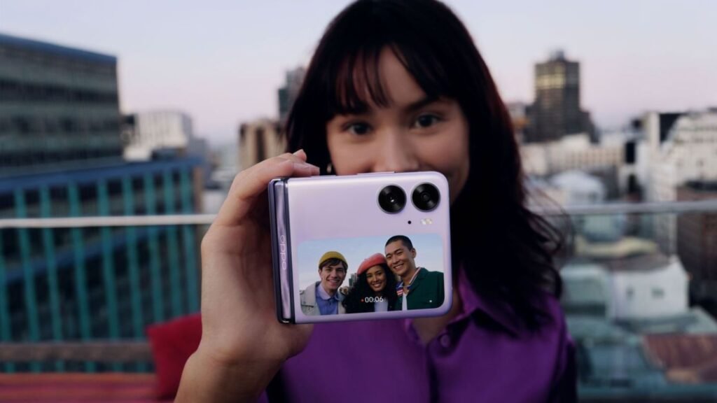 OPPO's Find N2 Flip Sets A New Benchmark For Flip Phone Cover Screens
