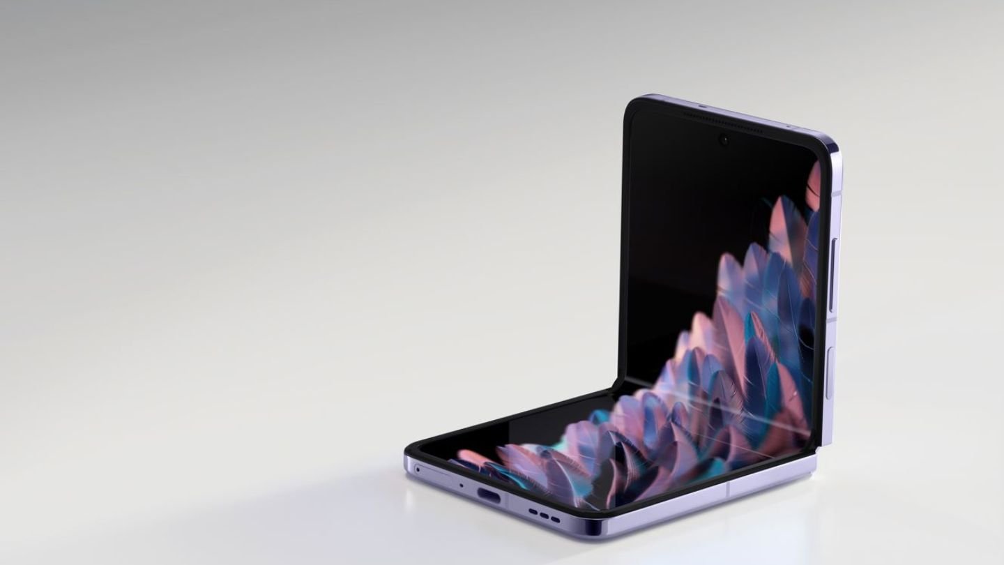 OPPO's Find N2 Flip Sets A New Benchmark For Flip Phone Cover Screens