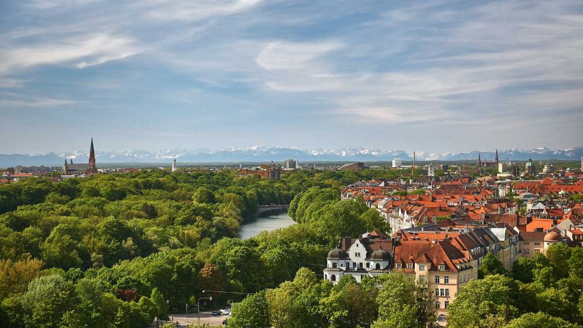 From City Vibes to Alpine Adventure: Munich's Ultimate Family Getaway with Hilton!