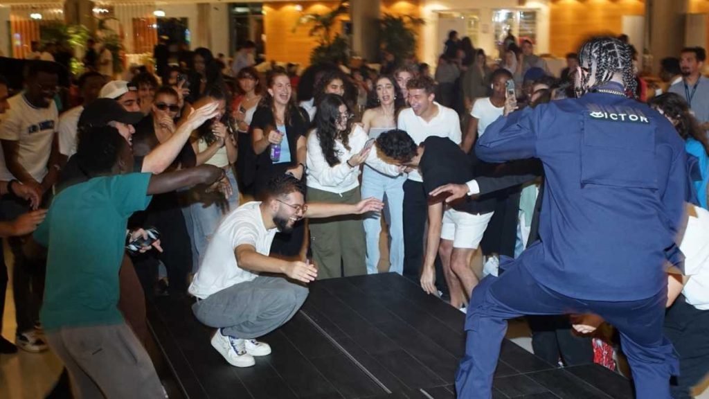 EZOW's Impromptu Concert Stuns Sorbonne Campus