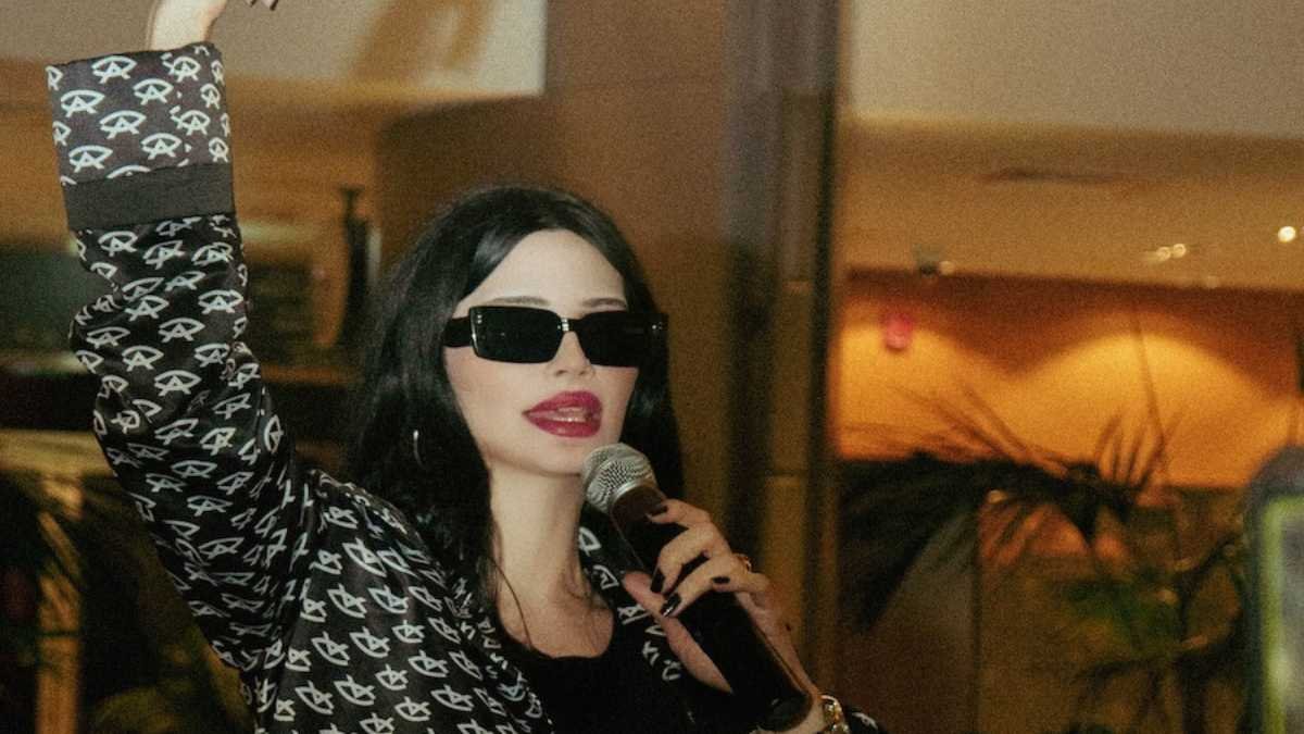 EZOW's Impromptu Concert Stuns Sorbonne Campus