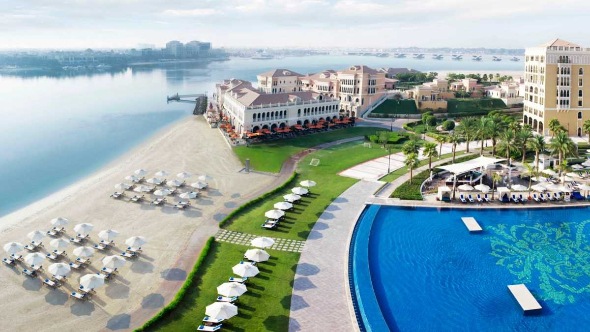 The Ritz-Carlton Abu Dhabi's Spectacular Festive Extravaganza!