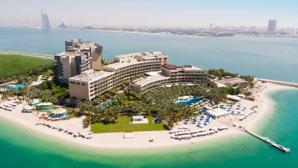 Rixos The Palm Dubai Hotel & Suites Shines with Blue Flag Honor!