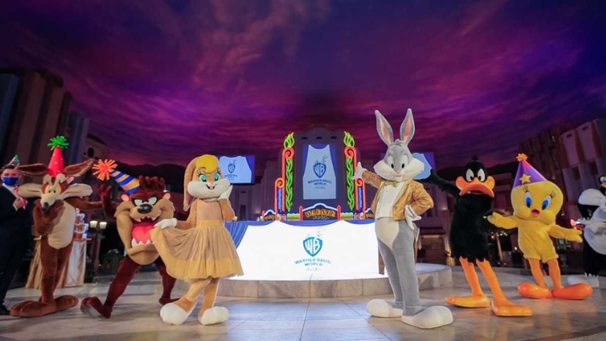 Watch Iconic Warner Bros. World™ Characters Delight Travelers On An Airport Journey Like No Other