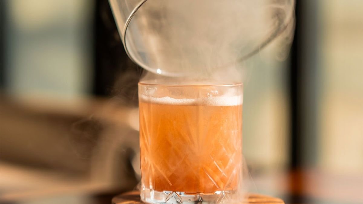 Enjoy World-class Dining Experiences at Four Seasons Abu Dhabi, Maryah Island.