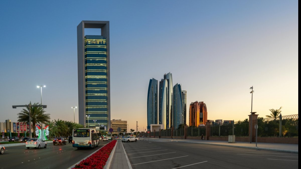 Abu Dhabi, Al Ain announces partial road and intersection closures