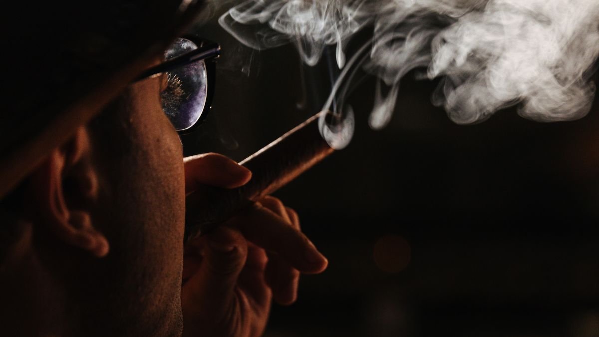 Ash & Oak Is Abu Dhabi’s Coolest New Address for Smoke, Sip & Swing